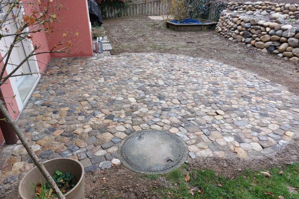 abgerundete-gartengestaltung-0272A5787E-7724-21C4-81A7-FE214120FCAC.jpg