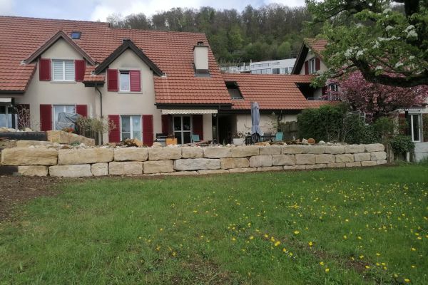 trockenmauern-und-staudenflaechen-1710D576EA-525E-ED92-E76D-486808D35972.jpg
